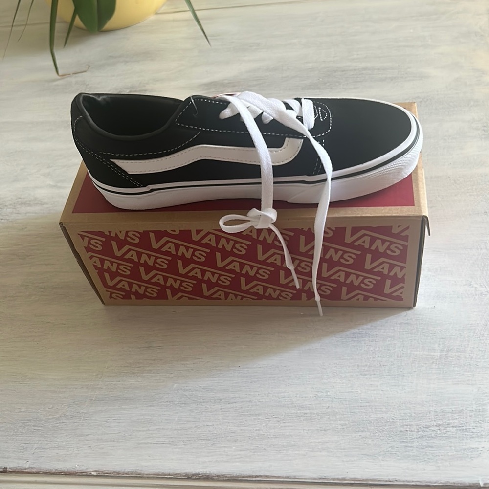 Vans sneakers Size 6 women’s